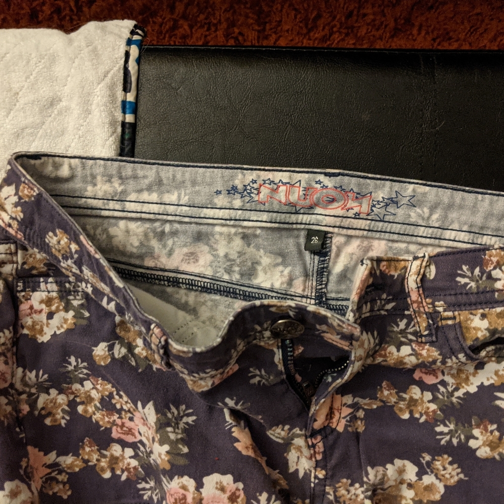 Boutique Boho floral Bespoke embroidered shorts hippie vintage - Picture 2 of 3
